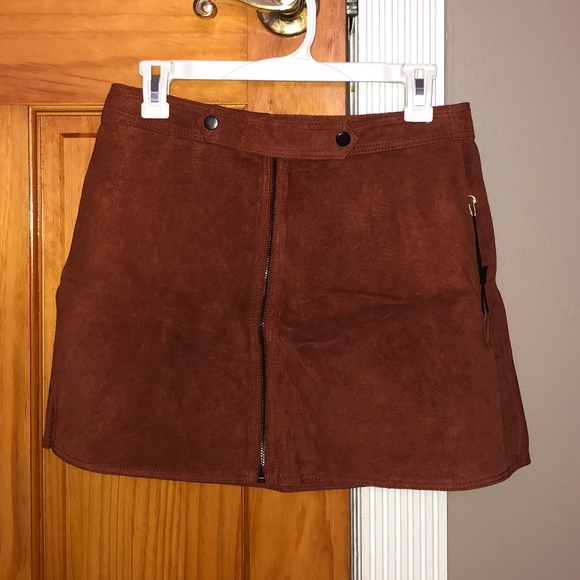 SOLD 🚫 Forever21 Suede Mini Skirt - Picture 4 of 4
